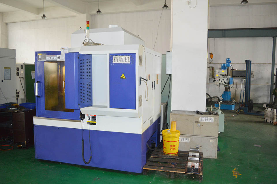 Fine carving machine